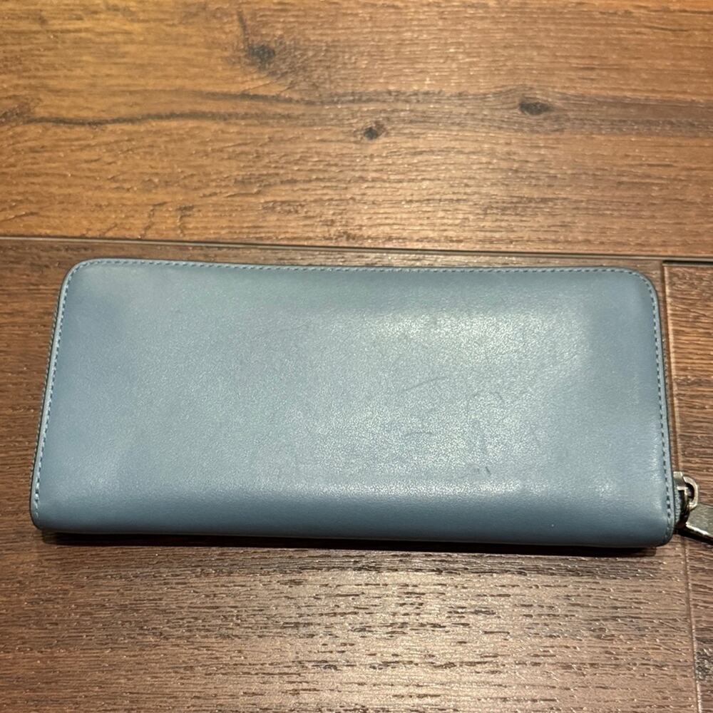 Coach Pre Owned Blue Leather Zip Wallet with Silver Logo few hairline marks. - Picture 4 of 12